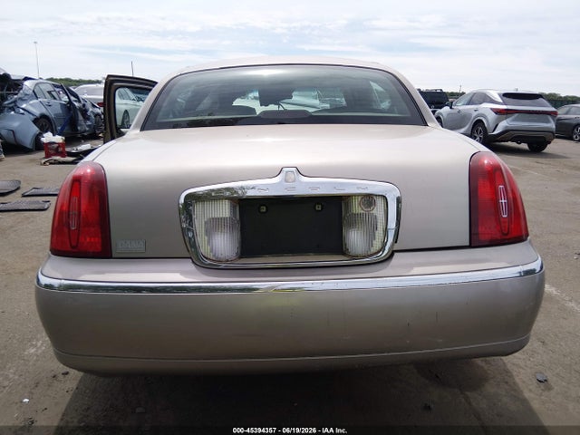 Продажа на аукционе авто 2002 Lincoln Town Car Signature, vin: 1LNHM82W92Y666636, номер лота: 45394357