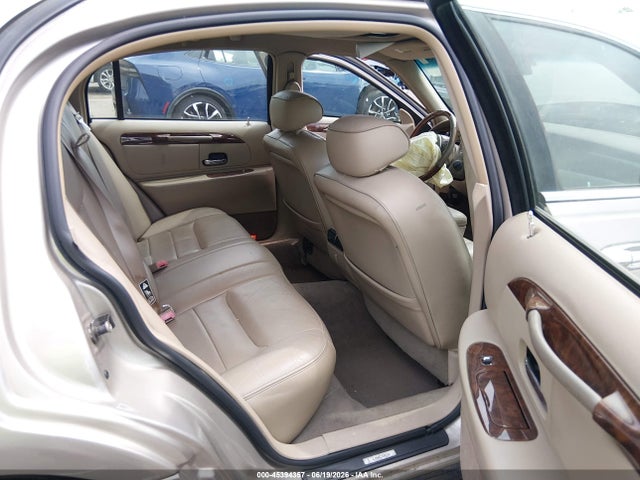Продажа на аукционе авто 2002 Lincoln Town Car Signature, vin: 1LNHM82W92Y666636, номер лота: 45394357