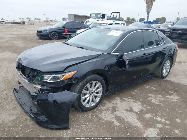 Toyota CAMRY LE 2018 JTNB11HK8J3067880 Image 2
