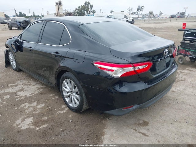 Toyota CAMRY LE 2018 JTNB11HK8J3067880 Image 3