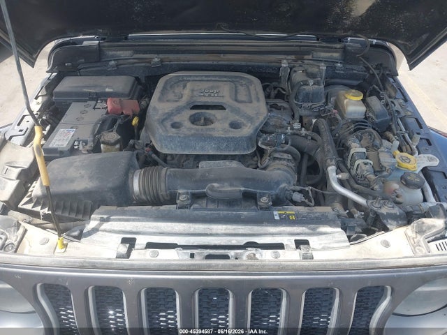 1C4HJXEN5JW196318 Jeep Wrangler Unlimited Sahara 4x4