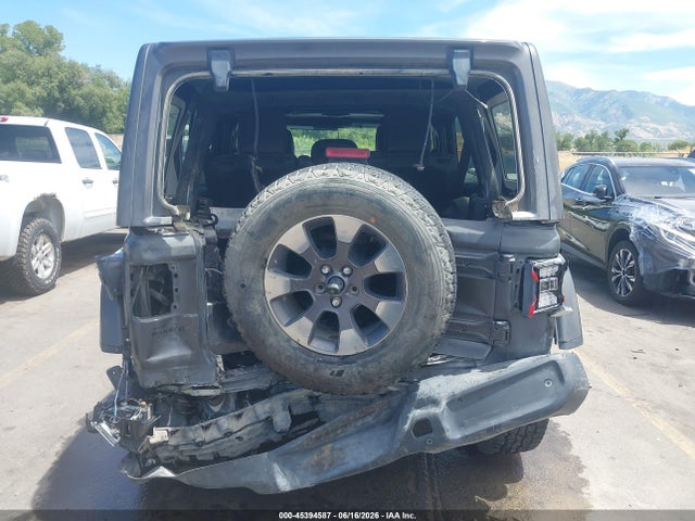 1C4HJXEN5JW196318 Jeep Wrangler Unlimited Sahara 4x4
