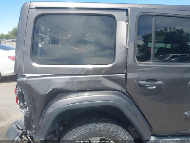 1C4HJXEN5JW196318 Jeep Wrangler Unlimited Sahara 4x4