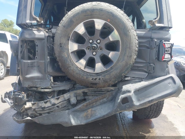1C4HJXEN5JW196318 Jeep Wrangler Unlimited Sahara 4x4