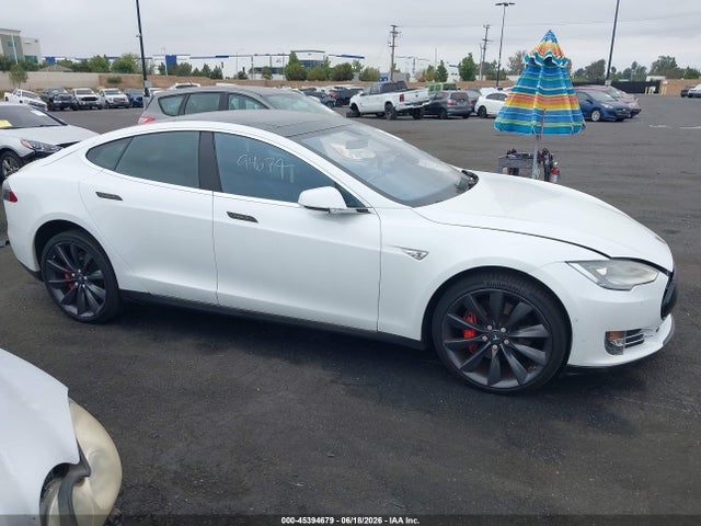 45394679 :رقم المزاد ، 5YJSA1E42FF120299 vin ، 2015 Tesla Model S 85d/p85d مزاد بيع