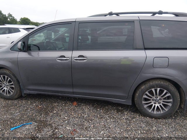 45394707 :رقم المزاد ، 5TDYZ3DC3JS953735 vin ، 2018 Toyota Sienna Xle 8 Passenger مزاد بيع