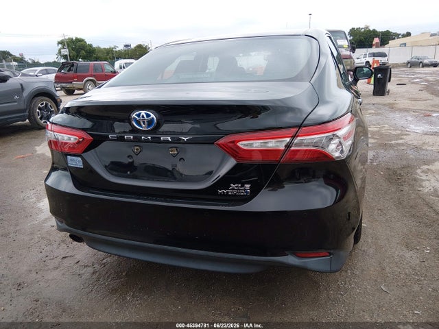 4T1B21HK2JU001302 Toyota Camry Hybrid Xle