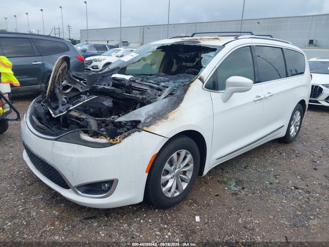 Продажа на аукционе авто 2018 Chrysler Pacifica Touring L Plus, vin: 2C4RC1EG0JR315642, номер лота: 45395042