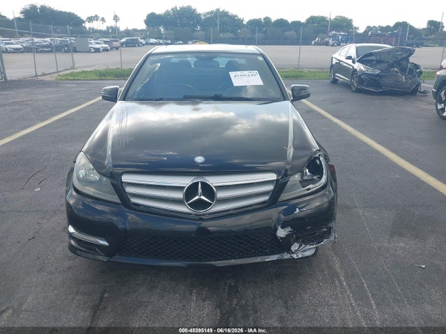 Продаж на аукціоні авто 2012 Mercedes-benz C 300 Sport 4matic, vin: WDDGF8BB9CA696579, номер лоту: 45395149