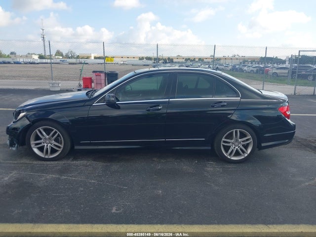 Продаж на аукціоні авто 2012 Mercedes-benz C 300 Sport 4matic, vin: WDDGF8BB9CA696579, номер лоту: 45395149