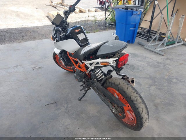 KTM 390 Duke 2018 MD2JPJ40XJC257208 Image 3