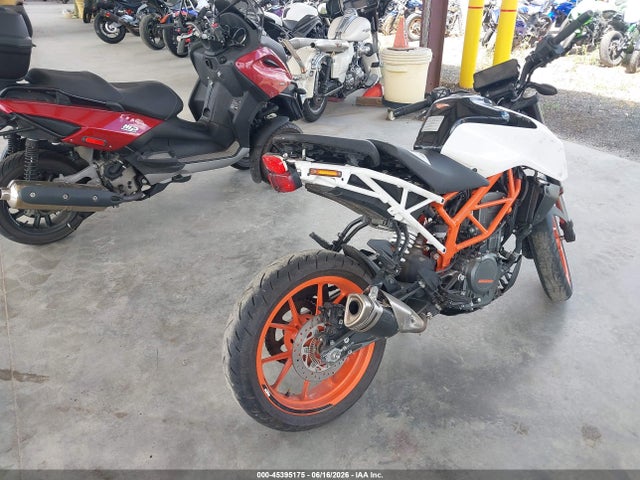 KTM 390 Duke 2018 MD2JPJ40XJC257208 Image 4