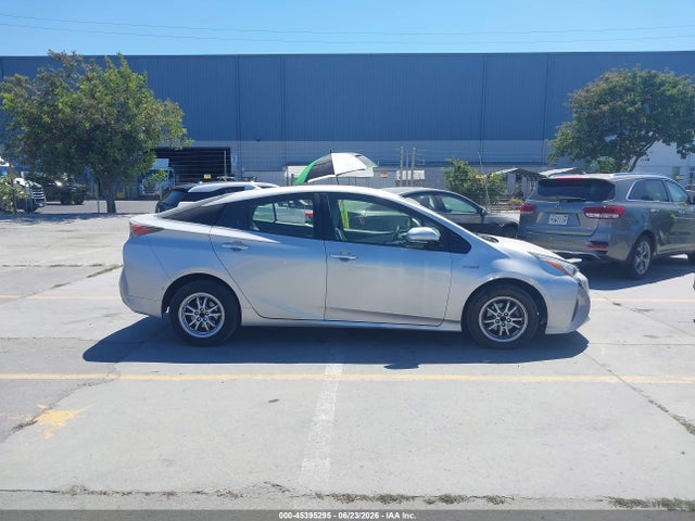Toyota Prius Two 2017 JTDKBRFU6H3574792 Image 13