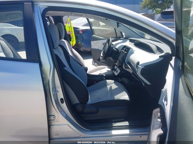 Toyota Prius Two 2017 JTDKBRFU6H3574792 Image 5