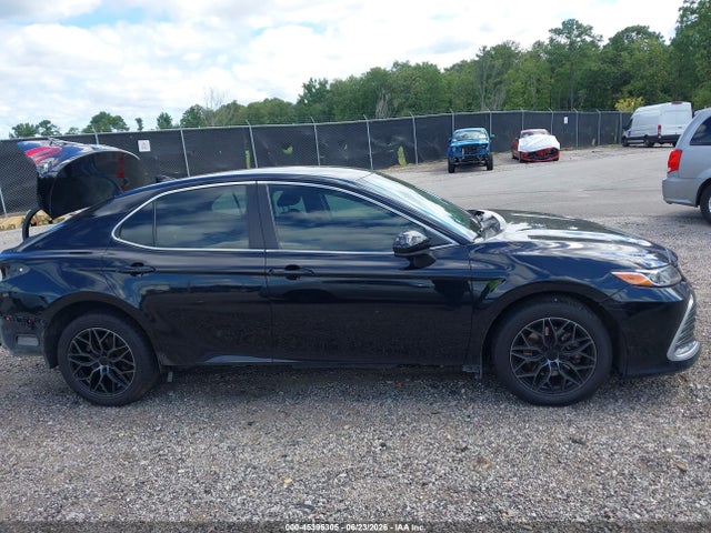 45395305 :رقم المزاد ، 4T1C11AK4NU667827 vin ، 2022 Toyota Camry Le مزاد بيع