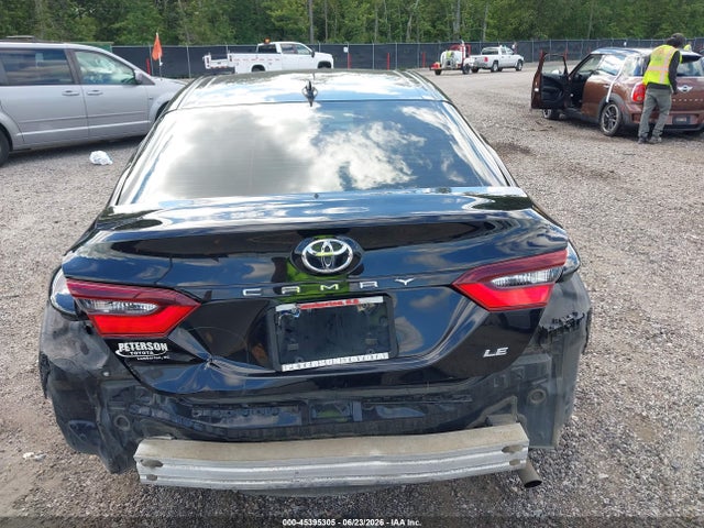 45395305 :رقم المزاد ، 4T1C11AK4NU667827 vin ، 2022 Toyota Camry Le مزاد بيع