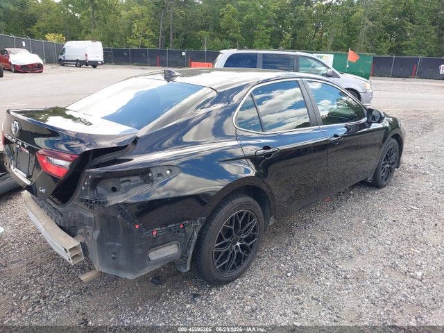 45395305 :رقم المزاد ، 4T1C11AK4NU667827 vin ، 2022 Toyota Camry Le مزاد بيع