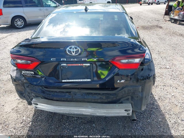 45395305 :رقم المزاد ، 4T1C11AK4NU667827 vin ، 2022 Toyota Camry Le مزاد بيع