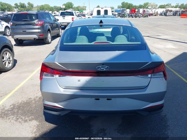5NPLL4AG4MH046592 Hyundai ELANTRA SE