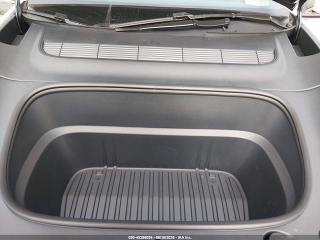 45396098 :رقم المزاد ، 7SAYGDEE3TF622336 vin ، 2026 Tesla Model Y مزاد بيع