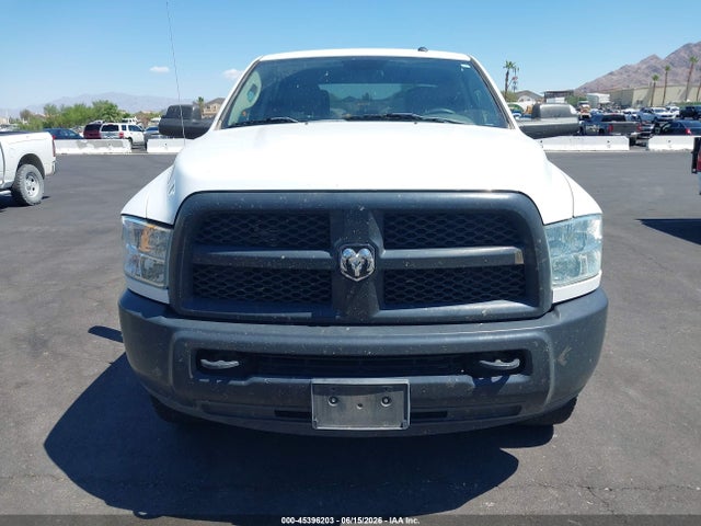 45396203 :رقم المزاد ، 3C6UR5HJ0JG287569 vin ، 2018 Ram 2500 Tradesman  4x4 8' Box مزاد بيع