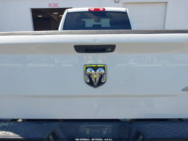 45396203 :رقم المزاد ، 3C6UR5HJ0JG287569 vin ، 2018 Ram 2500 Tradesman  4x4 8' Box مزاد بيع