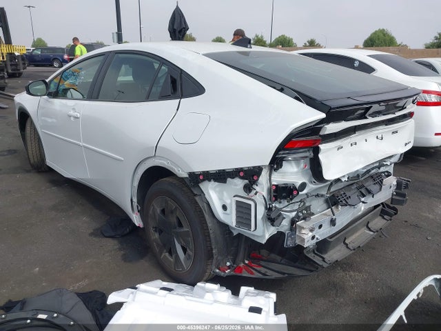 Toyota Prius Le 2026 JTDACAAU9T3071459 Image 3