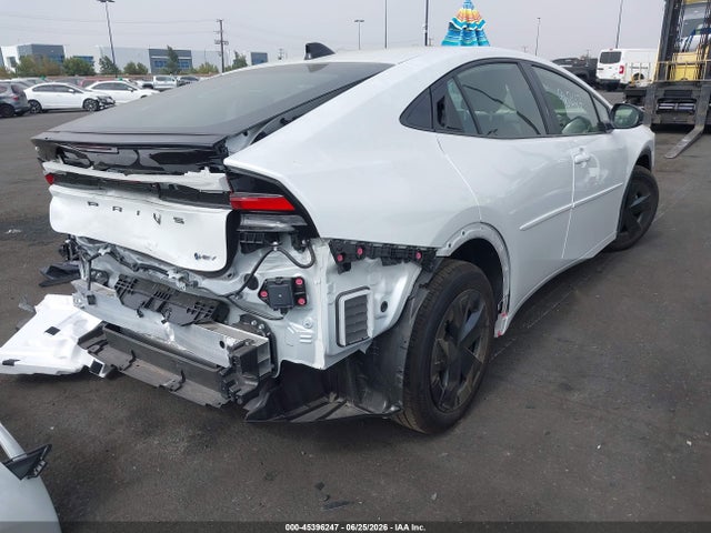 Toyota Prius Le 2026 JTDACAAU9T3071459 Image 4
