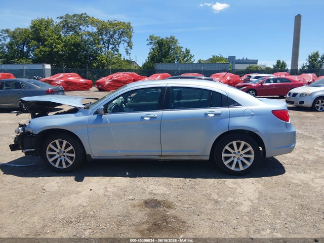 2013 Chrysler 200 Touring მანქანა იყიდება აუქციონზე, vin: 1C3CCBBB4DN540205, აუქციონის ნომერი: 45396834