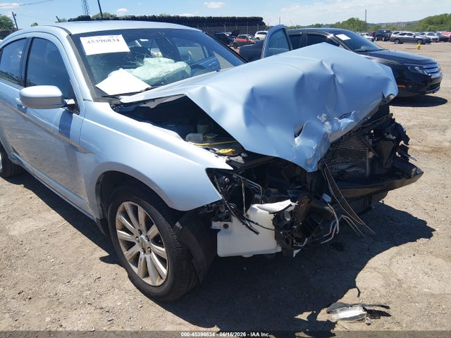 2013 Chrysler 200 Touring მანქანა იყიდება აუქციონზე, vin: 1C3CCBBB4DN540205, აუქციონის ნომერი: 45396834