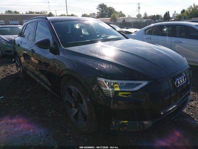 45396853 :رقم المزاد ، WA1LAAGE8NB006538 vin ، 2022 Audi E-tron Premium Plus Quattro مزاد بيع
