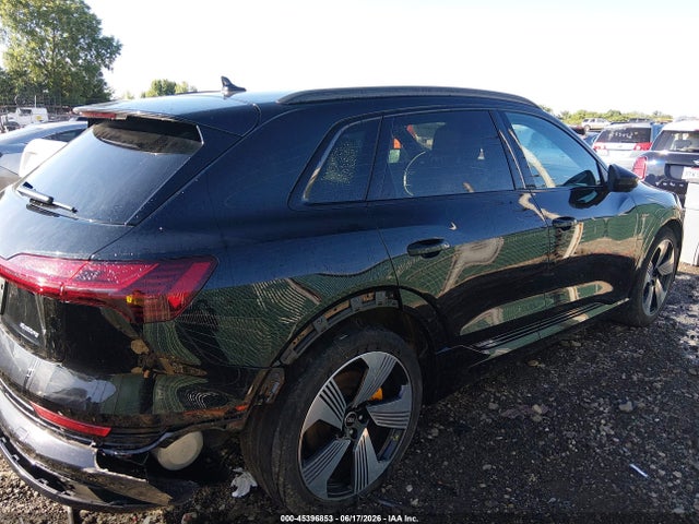 Продаж на аукціоні авто 2022 Audi E-tron Premium Plus Quattro, vin: WA1LAAGE8NB006538, номер лоту: 45396853