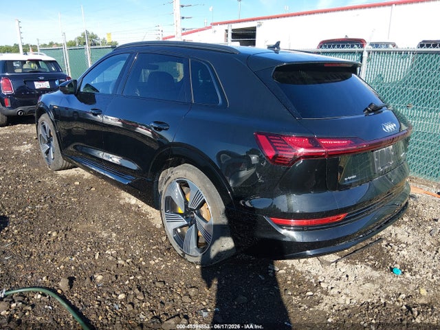 Продаж на аукціоні авто 2022 Audi E-tron Premium Plus Quattro, vin: WA1LAAGE8NB006538, номер лоту: 45396853