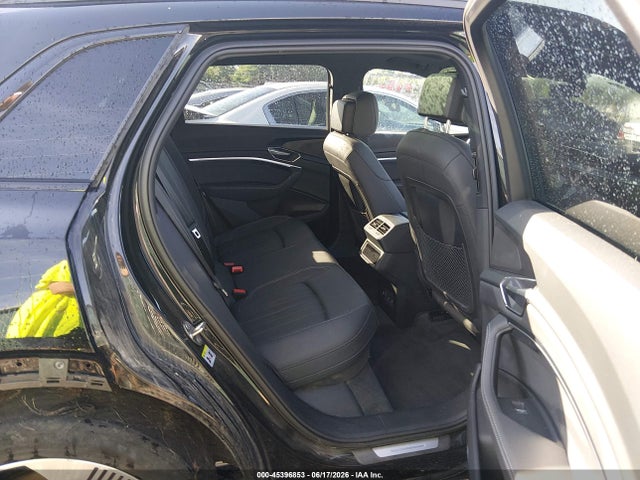 Продаж на аукціоні авто 2022 Audi E-tron Premium Plus Quattro, vin: WA1LAAGE8NB006538, номер лоту: 45396853