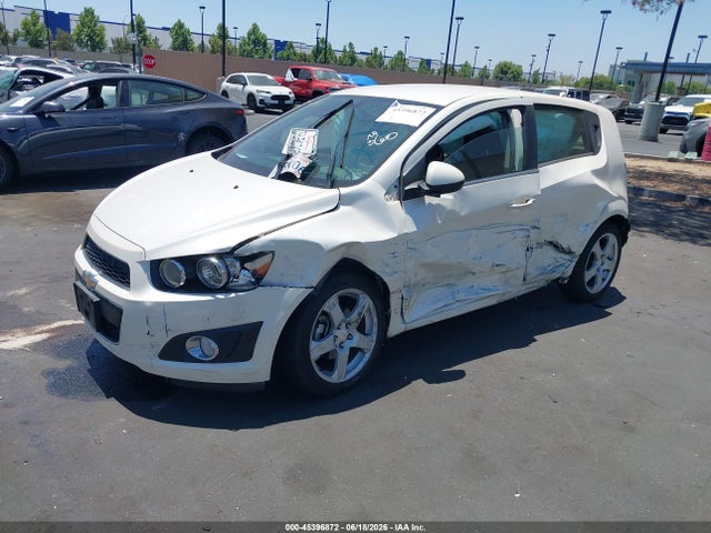 Chevrolet Sonic Ltz Auto 2015 1G1JE6SB1F4107026 Image 2