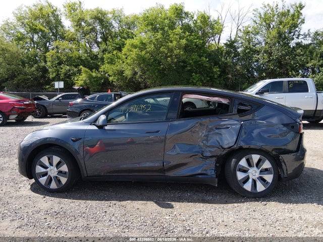 Продажа на аукционе авто 2023 Tesla Model Y Awd/long Range Dual Motor All-wheel Drive, vin: 7SAYGDEE7PF852693, номер лота: 45396952