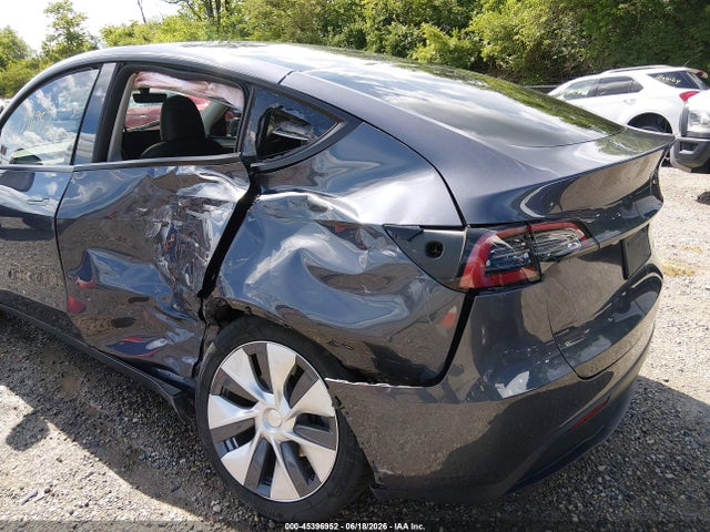 Продажа на аукционе авто 2023 Tesla Model Y Awd/long Range Dual Motor All-wheel Drive, vin: 7SAYGDEE7PF852693, номер лота: 45396952