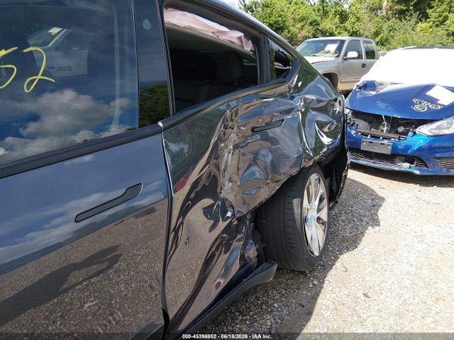 Продажа на аукционе авто 2023 Tesla Model Y Awd/long Range Dual Motor All-wheel Drive, vin: 7SAYGDEE7PF852693, номер лота: 45396952