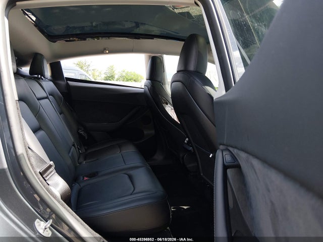 Продажа на аукционе авто 2023 Tesla Model Y Awd/long Range Dual Motor All-wheel Drive, vin: 7SAYGDEE7PF852693, номер лота: 45396952
