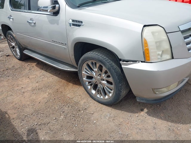 2008 Cadillac Escalade Standard მანქანა იყიდება აუქციონზე, vin: 1GYFK638X8R117837, აუქციონის ნომერი: 45397209