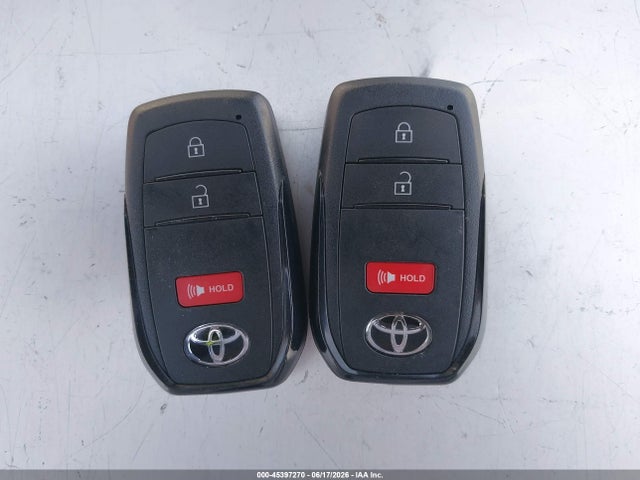 Toyota PRIUS XLE 2026 JTDACAAU2T3081220 Image 11