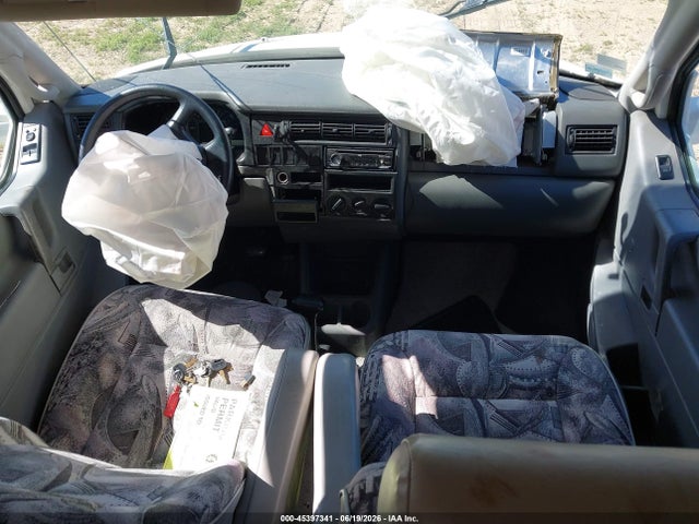 1999 Volkswagen Eurovan მანქანა იყიდება აუქციონზე, vin: WV3AH2704XH111383, აუქციონის ნომერი: 45397341