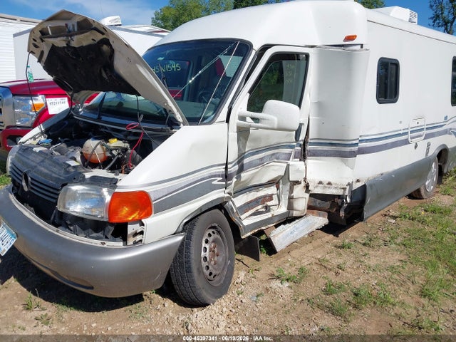 1999 Volkswagen Eurovan მანქანა იყიდება აუქციონზე, vin: WV3AH2704XH111383, აუქციონის ნომერი: 45397341