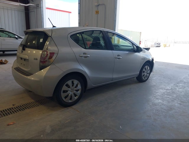 Toyota Prius C Two 2014 JTDKDTB3XE1570966 Image 4