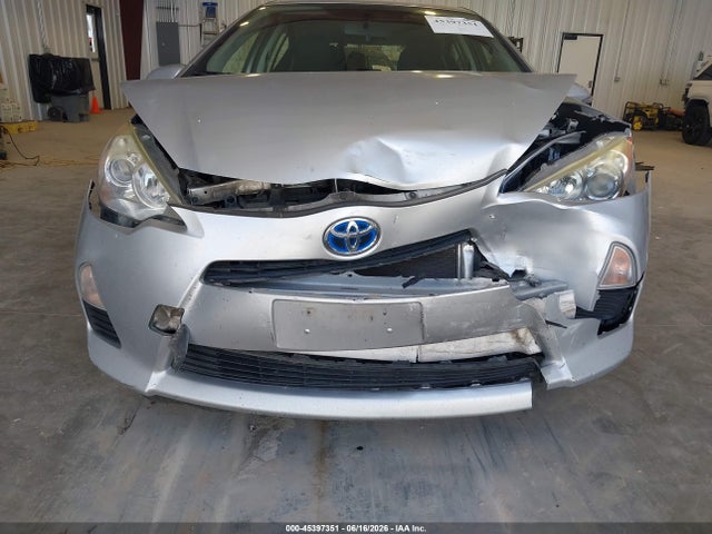 Toyota Prius C Two 2014 JTDKDTB3XE1570966 Image 6