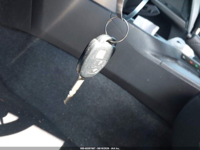2T3BFREV5JW820989 Toyota RAV4 LE