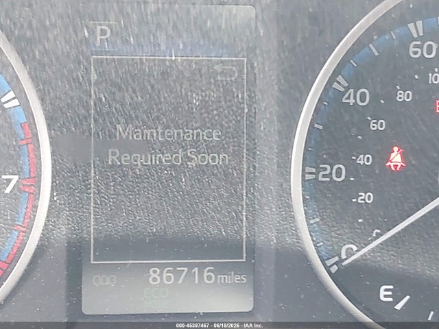 2T3BFREV5JW820989 Toyota RAV4 LE