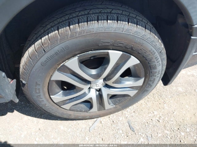 2T3BFREV5JW820989 Toyota RAV4 LE