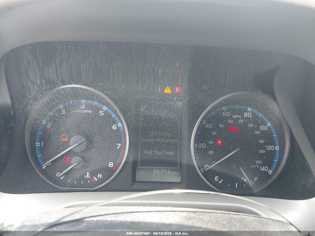 2T3BFREV5JW820989 Toyota RAV4 LE