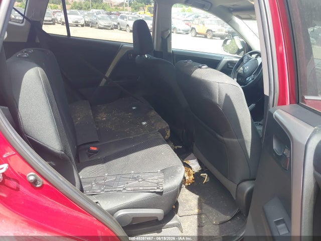 2T3BFREV5JW820989 Toyota RAV4 LE